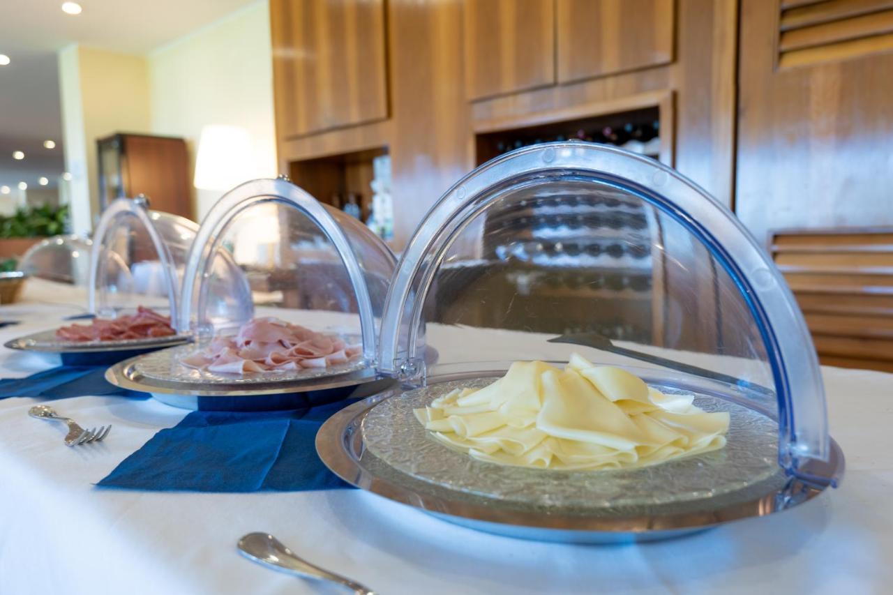 Golf Hotel La Pinetina Апиано Джентиле Екстериор снимка