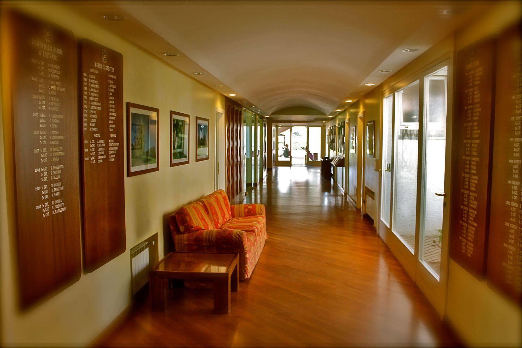 Golf Hotel La Pinetina Апиано Джентиле Екстериор снимка