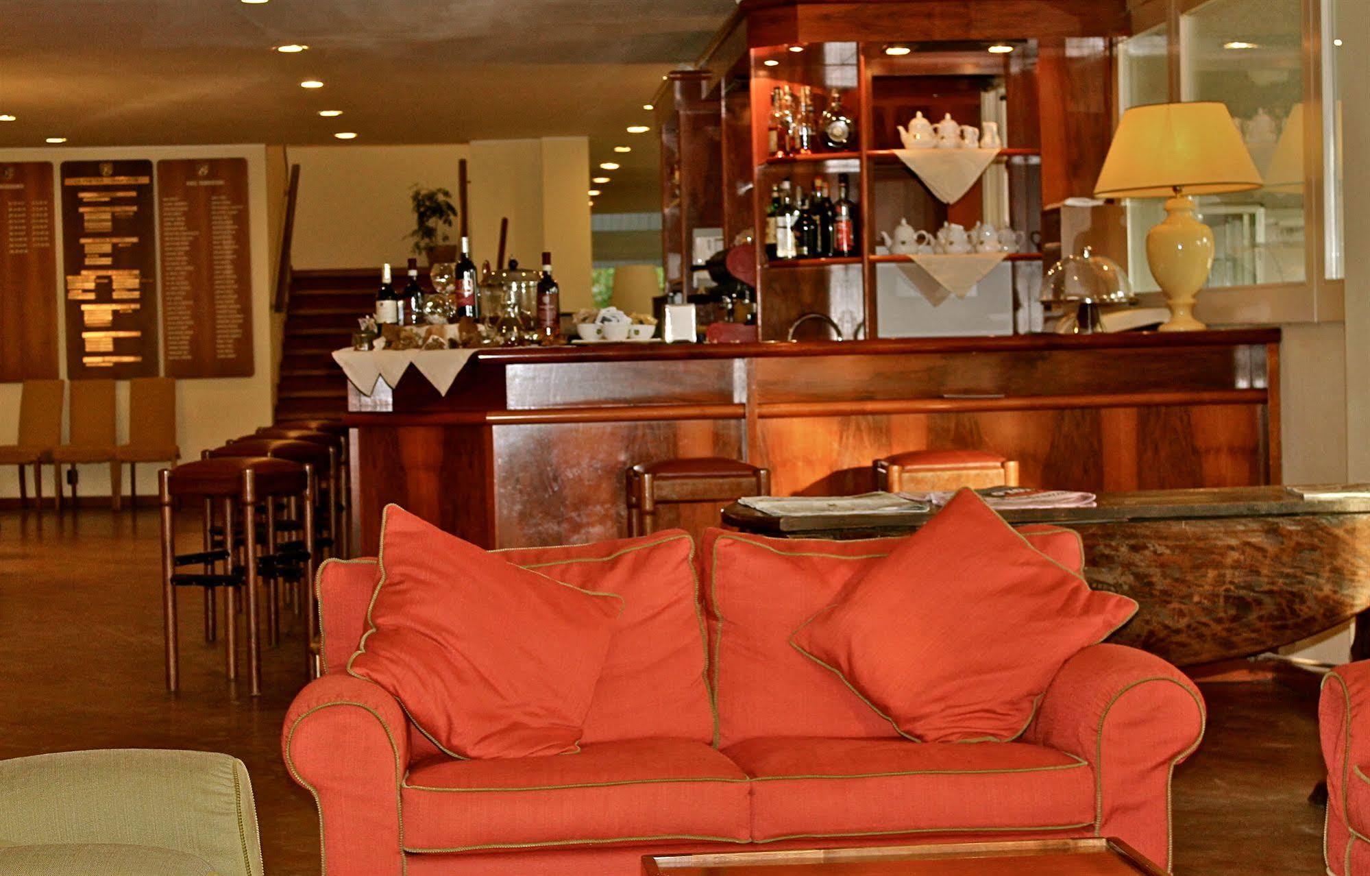 Golf Hotel La Pinetina Апиано Джентиле Екстериор снимка