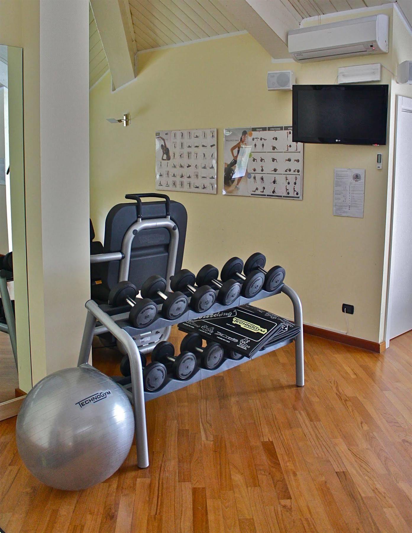 Golf Hotel La Pinetina Апиано Джентиле Екстериор снимка